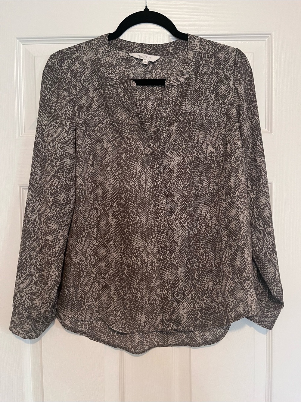 Women's Gray Snake-Print Long-Sleeve Blouse